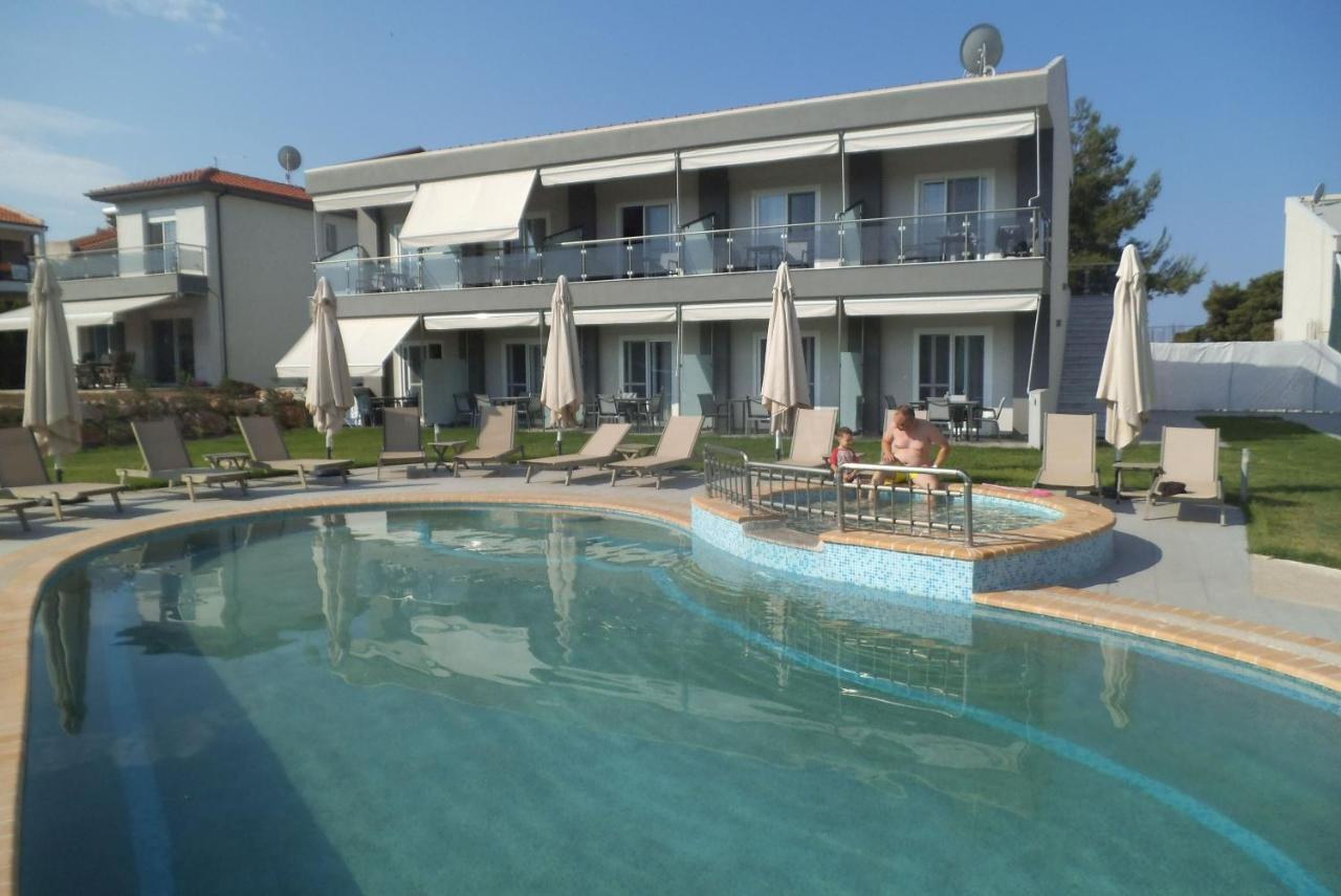 Finikas Garden Beach Resort Nikiti Exterior foto